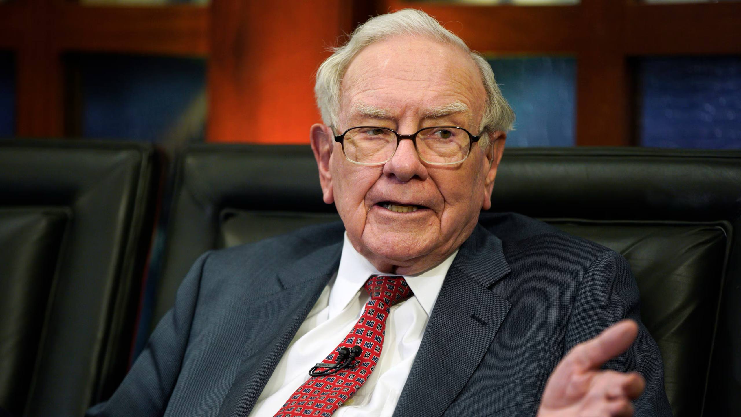 Buffett's Investment Philosophy: Avoid Complex Businesses, Seek Simple Ones Buffett's Investment Philosophy: Avoid Complex Businesses, Seek Simple Ones