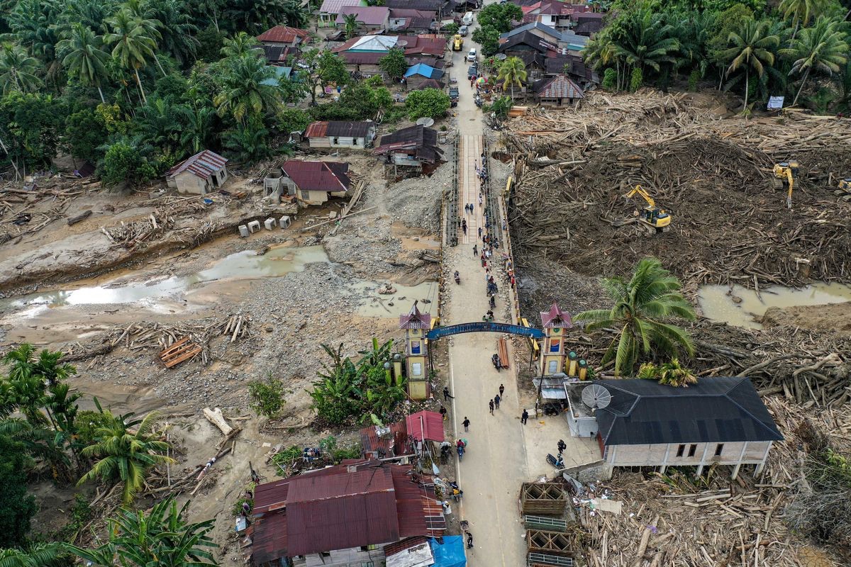 Korban Banjir Dan Longsor Sumatera Tembus 1053 Orang BNPB Masih Cari 200 Korban Banjir Dan Longsor Sumatera Tembus 1053 Orang BNPB Masih Cari 200